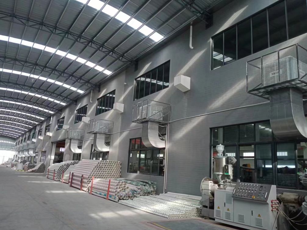 高大廠房車間降溫通風安裝工業環保空調案例.jpg